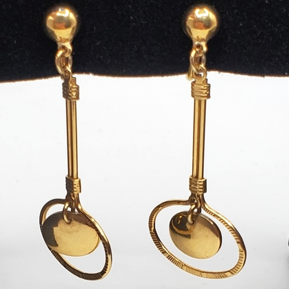 STUNNING Vintage Clip-on Gold Tone Dangle Earrings Estate Find - Picture 3 of 5